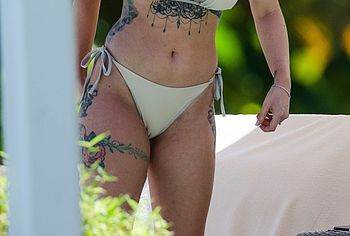Olivia Buckland nude