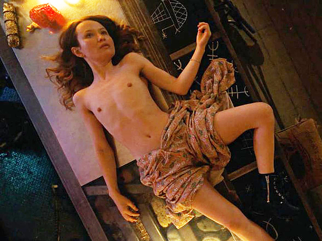 Emily Browning Nude