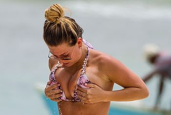 Zara Holland nude