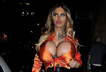 Nicki Valentina Rose nude