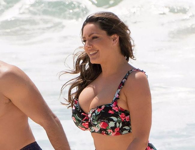 Kelly Brook nude
