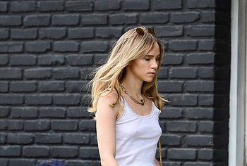 Suki Waterhouse nude