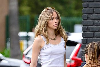 Suki Waterhouse nude