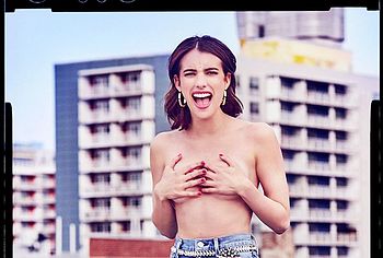 Emma Roberts nude