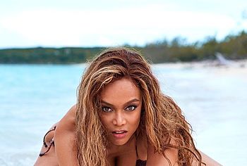 Tyra Banks nude