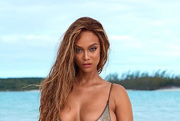Tyra Banks nude