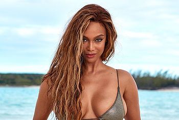 Tyra Banks nude