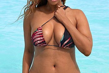 Tyra Banks nude