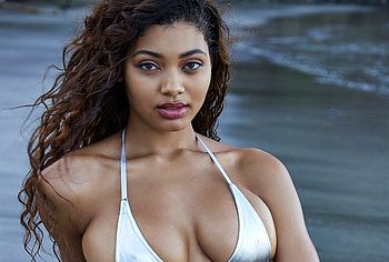 Danielle Herrington nude