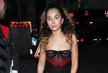 Ella Eyre nude