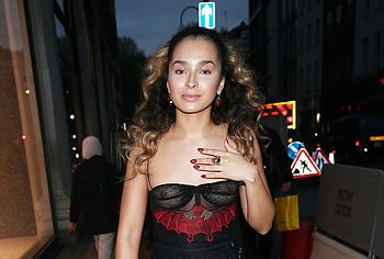Ella Eyre nude