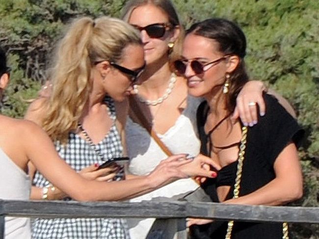 Alicia Vikander nude