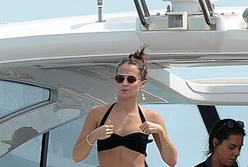 Alicia Vikander nude