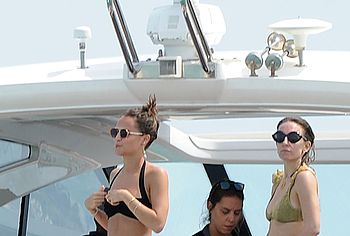 Alicia Vikander nude