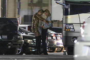 Miley Cyrus & Stella Maxwell sex tape