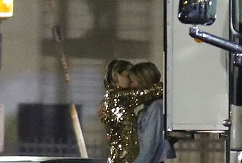 Miley Cyrus & Stella Maxwell sex tape