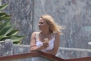 Pamela Anderson nude