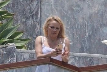 Pamela Anderson nude