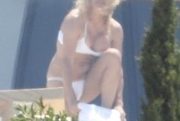 Pamela Anderson nude