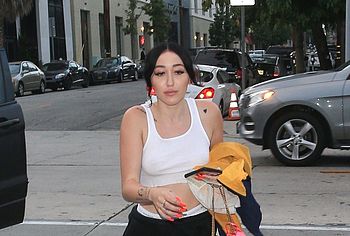 Noah Cyrus nude
