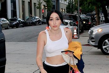 Noah Cyrus nude
