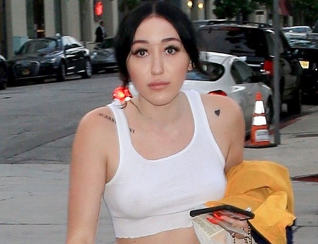 Noah Cyrus nude