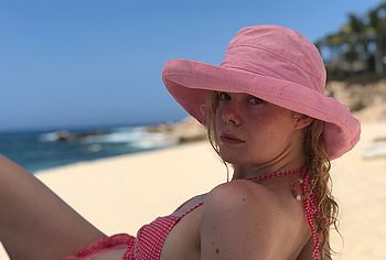 Elle Fanning nude