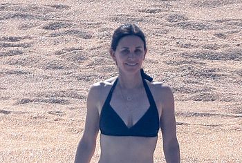 Courteney Cox & Jennifer Aniston nude