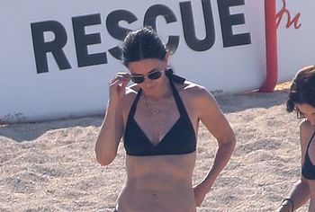 Courteney Cox & Jennifer Aniston nude