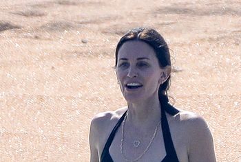 Courteney Cox & Jennifer Aniston nude