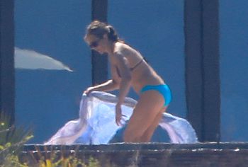 Courteney Cox & Jennifer Aniston nude