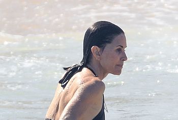 Courteney Cox & Jennifer Aniston nude