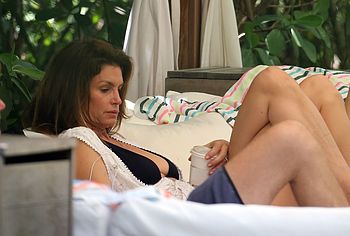 Cindy Crawford nude