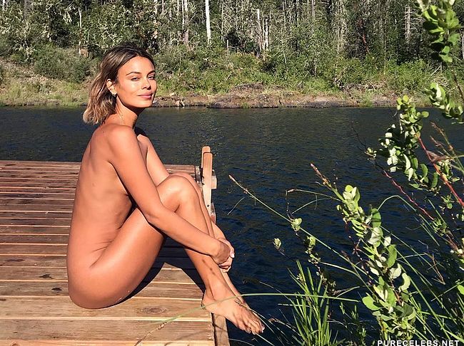 Nathalie Kelley nude