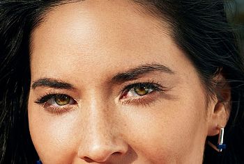 Olivia Munn nude