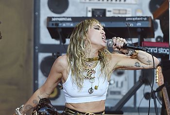 Miley Cyrus nude