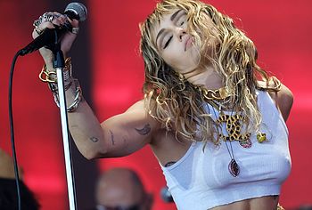 Miley Cyrus nude