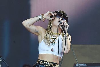 Miley Cyrus nude