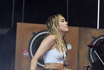Miley Cyrus nude
