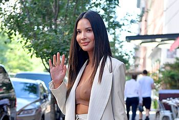 Olivia Munn nude