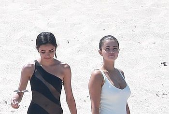 Selena Gomez nude