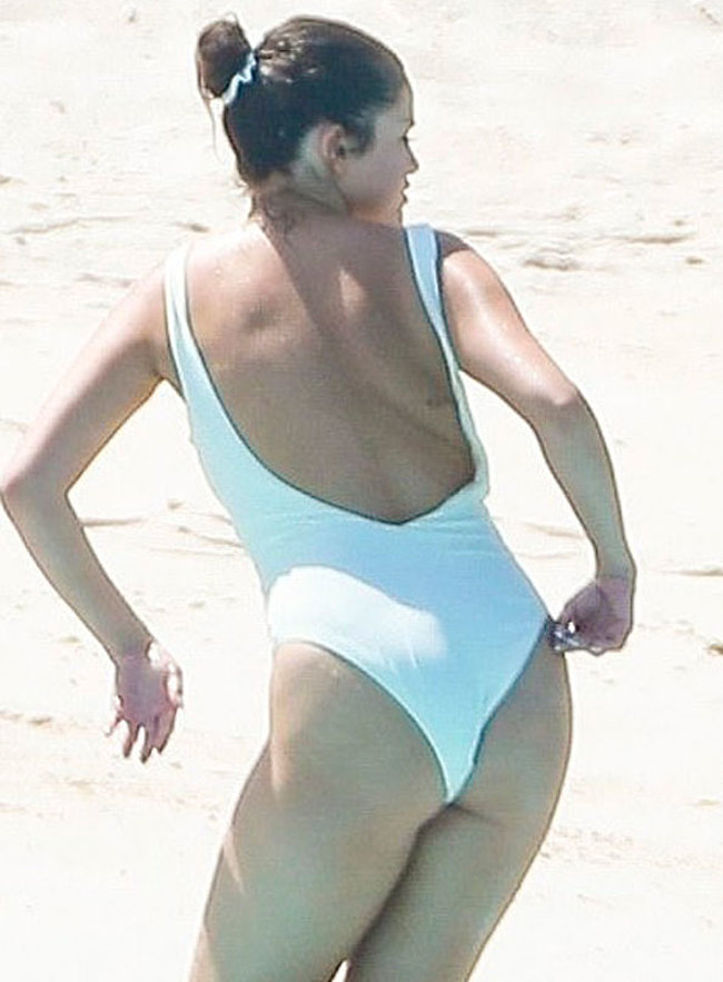 Selena Gomez nude