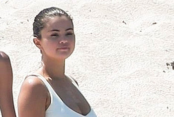 Selena Gomez nude