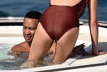 Chrissy Teigen nude