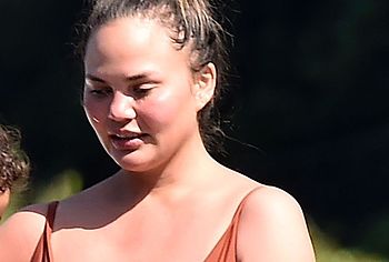 Chrissy Teigen nude