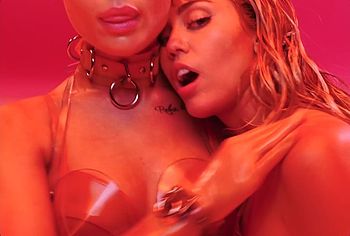 Miley Cyrus nude