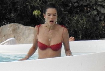 Alessandra Ambrosio nude