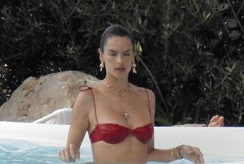 Alessandra Ambrosio nude