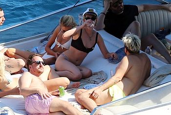 Kristen Stewart & Stella Maxwell nude