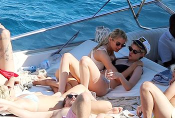 Kristen Stewart & Stella Maxwell nude